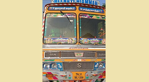 கடலூர் அருகே லாரி ஓட்டுநரை தாக்கி பணம் பறிப்பு - மர்ம நபர்களுக்கு போலீசார் வலைவீச்சு 