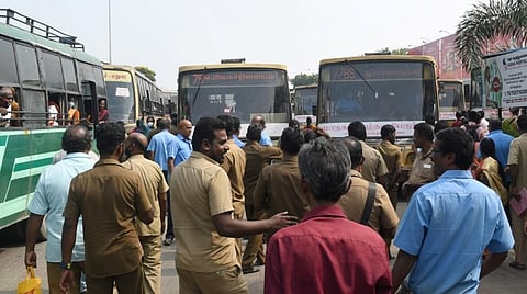 பல்வேறு கோரிக்கைகளை வலியுறுத்தி போக்குவரத்து தொழிற்சங்கங்கள் ஏப்.21-ம் தேதி ஆர்ப்பாட்டம் நடத்த முடிவு