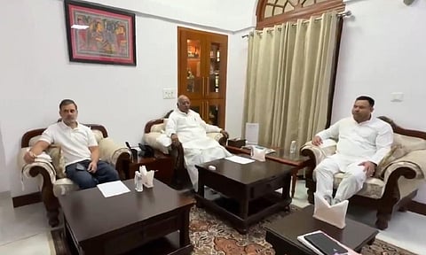 “பிஹாரில் இம்முறை என்டிஏ ஆட்சி அமையாது” - காங். தலைவர்களை சந்தித்த தேஜஸ்வி நம்பிக்கை