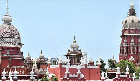ஆயிரம் விளக்கு மெட்ரோ நுழைவாயிலை மாற்றக் கூடாது என்ற தனி நீதிபதி உத்தரவுக்கு இடைக்காலத் தடை