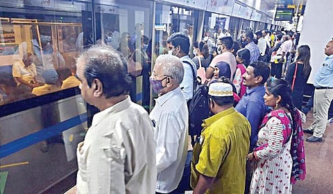 சென்னை மெட்ரோ ரயில்களில் அதிகரிக்கும் பயணிகள் - பெட்டிகள் எண்ணிக்கை, இணைப்பு வாகன வசதி கூடுமா?