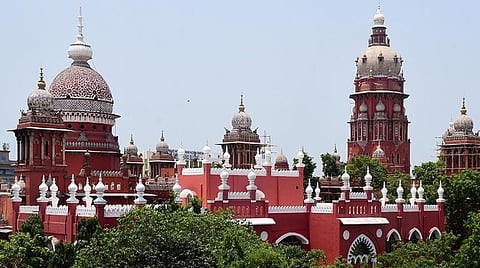 பழநி கோயில் நிதியிலிருந்து ஒட்டன்சத்திரத்தில் கல்லூரி கட்ட தடை கோரி வழக்கு