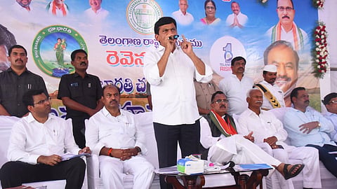 நில பிரச்சினைகளுக்கு தீர்வு காண வருவாய் அதிகாரிகள் கிராமங்களுக்கே செல்வார்கள்: தெலங்கானா அமைச்சர்