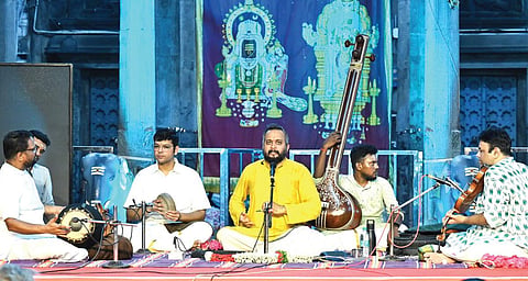 மயிலை கபாலீஸ்வரர் கோயிலில் சந்தீப் நாராயண் இசை நிகழ்ச்சி: உற்சாகத்துடன் கேட்டு மகிழ்ந்த பக்தர்கள்