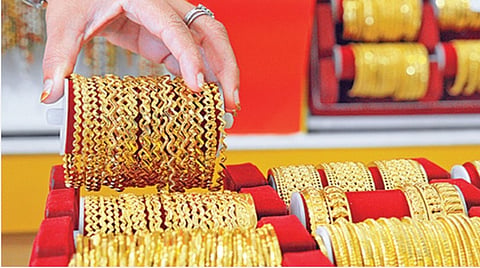 தங்கம் விலை ஒரே நாளில் ரூ.2,200 அதிகரிப்பால் மக்கள் கவலை: நகை வியாபாரிகள் கூறுவது என்ன?