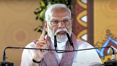 பிஹாரின் மதுபானியில் நடைபெற்ற நிகழ்ச்சியில் உரையாற்றிய பிரதமர் நரேந்திர மோடி