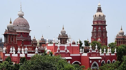 உள்​ளாட்​சிகளில் பதவிநீக்​கம் செய்​யப்​பட்ட இடங்​களுக்கு தேர்​தல் நடத்​தப்​ப​டாது: தமிழக அரசு உத்தரவாதம்