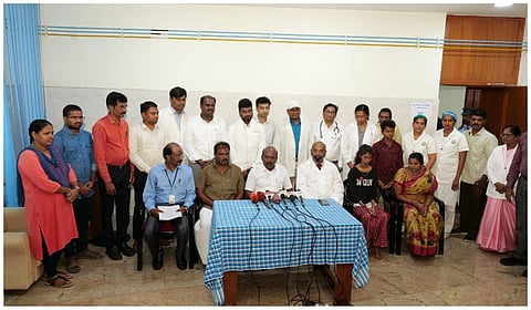 அரசு மருத்துவமனையில் மாணவிக்கு ரோபோடிக் அறுவை சிகிச்சை - மருத்துவர்களுக்கு அமைச்சர் பாராட்டு
