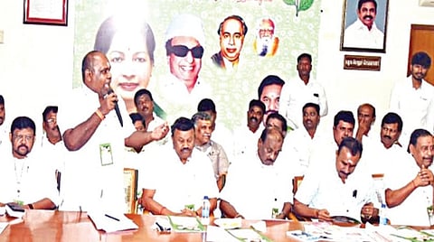 சென்னையில் நடந்த ஜெயலலிதா பேரவை ஆலோசனைக் கூட்டத்தில் பேசுகிறார் ஆர்.பி.உதயகுமார்.