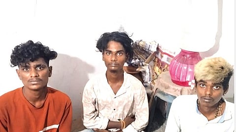 ஆந்திராவிலிருந்து போதை மாத்திரைகளை கடத்தி வந்து கைதானவர்கள்.