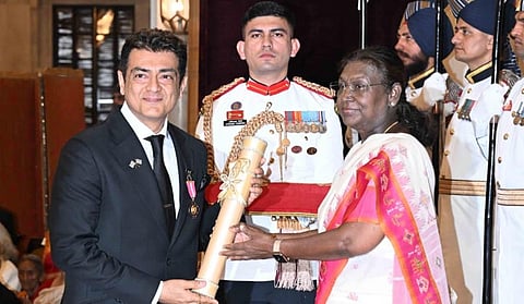 “தமிழ்நாடு மிகுந்த பெருமை கொள்கிறது” - பத்ம பூஷண் விருது பெற்ற அஜித்துக்கு கட்சி தலைவர்கள் வாழ்த்து!