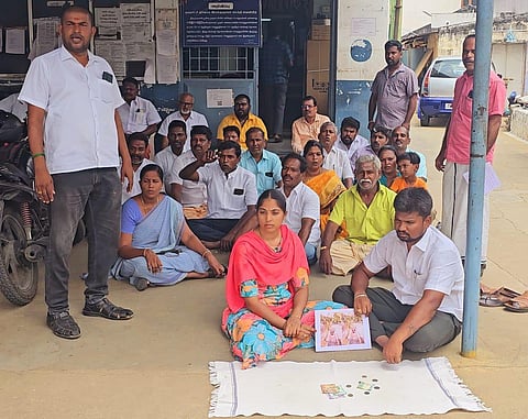 ‘எனது வார்டு புறக்கணிப்பு’ - திருப்பூரில் பெண் கவுன்சிலர் யாசகம் பெற்று நூதன போராட்டம்