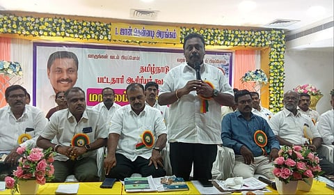தமிழ்நாடு பட்டதாரி ஆசிரியர் கூட்டமைப்பின் மாநில பொதுக்குழு கூட்டத்தில் மாநில பொதுச்செயலாளர் பி.பேட்ரிக் ரெய்மாண்ட் பேசினார். 
