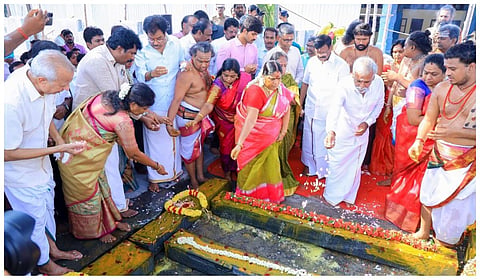 திருவேற்காடு தேவி கருமாரியம்மன் கோயிலில் மண்டபங்கள் அமைக்கும் பணி: அமைச்சர்கள் தொடங்கி வைத்தனர்!