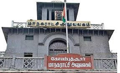 கோவை | சாலையோர திறந்தவெளியில் தேங்கிக் கிடக்கும் குப்பை கழிவுகளால் சுகாதாரச் சீர்கேடு 