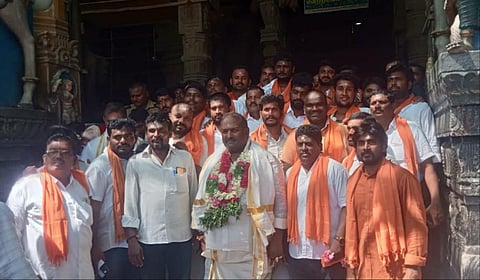 மதுரை திருப்பரங்குன்றம் கோயிலில் ஆந்திர எம்எல்ஏ சுந்தரபு விஜயகுமார் சாமி தரிசனம் செய்தார்