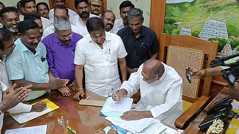 புதுச்சேரி மாநில அந்தஸ்துக்காக கையெழுத்து இயக்கம்: முதல் கையெழுத்திட்ட முதல்வர் ரங்கசாமி