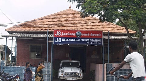 சென்னை | ஓய்​வு​பெற்ற ஐ.டி. நிறுவன அதி​காரி வீட்​டில் 60 பவுன் நகை திருட்டு