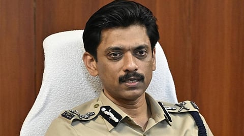 சென்னையில் சட்டம் - ஒழுங்கு நிலை தொடர்பாக போலீஸ் அதிகாரிகளு​டன் காவல் ஆணையர் ஆலோசனை