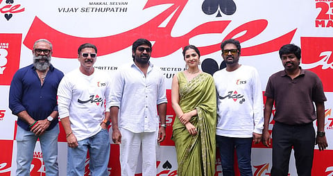 “யோகிபாபு தங்கமான மனிதர்” - விஜய் சேதுபதி புகழாரம்