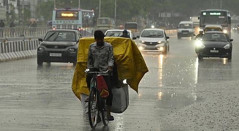 சென்னை, புறநகரை குளிர்வித்த திடீர் மழை!