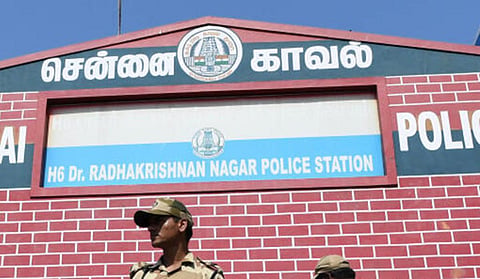 வீடு ஒதுக்கீடு செய்வதாக ரூ.12 லட்சம் மோசடி - சென்னை மாநகராட்சி ஊழியர் கைது
