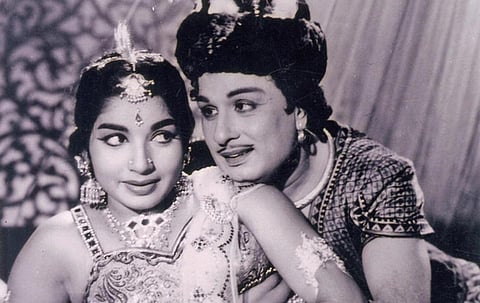 அரச கட்டளை: எம்.ஜி.ஆரை கோபப்பட வைத்த கவிஞர் வாலி