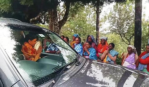 “ஜெயலலிதாவுக்கு மணி மண்டபம் கட்ட விடாமல் தடுக்கிறது திமுக அரசு”- சசிகலா ஆவேசம்