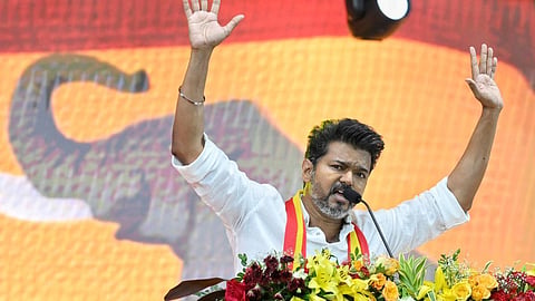 பொதுவான சின்னம் கேட்டு தேர்தல் ஆணையத்திடம் நவம்பரில் விண்ணப்பிக்க தவெக முடிவு