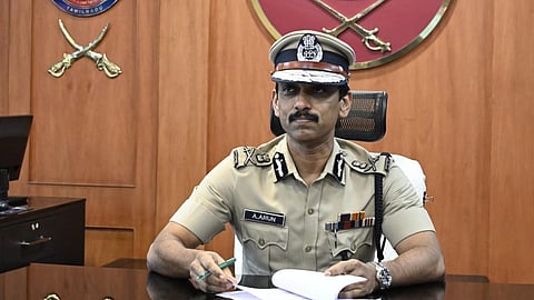 ஆபத்தில் சிக்கினால் உடனடியாக அவசர எண் ‘100’ஐ தொடர்பு கொள்ளவேண்டும்: சென்னை மாநகர காவல் ஆணையர்