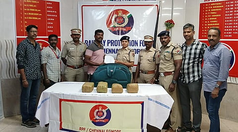 சர்க்கார் விரைவு ரயிலில் 8 கிலோ கஞ்சா கடத்தல்: ஆர்.பி.எஃப் போலீஸார் விசாரணை