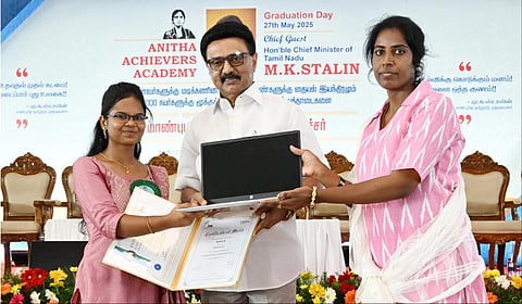 கொளத்தூரில் நடைபெற்ற பல்வேறு நிகழ்ச்சிகளில் கலந்துகொண்ட முதல்வர் ஸ்டாலின் பயனாளிகளுக்கு நலத்திட்ட உதவிகளை வழங்கினார்