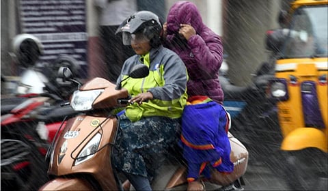கோவை, நீலகிரி உட்பட 8 மாவட்டங்களில் நாளை கனமழைக்கு வாய்ப்பு 