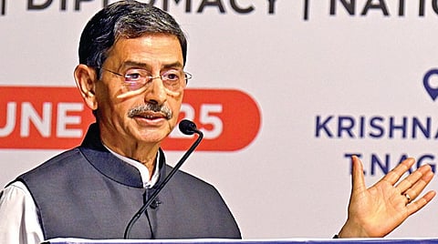 சென்னை சிட்​டிசன் கூட்​டமைப்பு சார்​பில் ‘போர்க்​களம் முதல் சாதுர்​யம் வரை - ஆபரேஷன் சிந்​தூர்’ என்ற தலைப்​பில் கருத்​தரங்​கம் நேற்று நடை​பெற்​றது. ஆளுநர் ஆர்​.என்​.ரவி தலைமை தாங்கி கருத்​தரங்கை தொடங்கி வைத்​தார்.