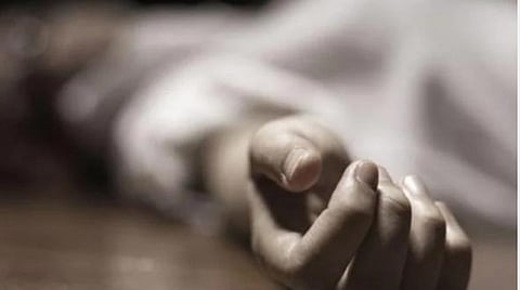 தனியார் நிதி நிறுவன ஊழியர்கள் திட்டியதால் அரியலூரில் டிராவல்ஸ் உரிமையாளர் தற்கொலை