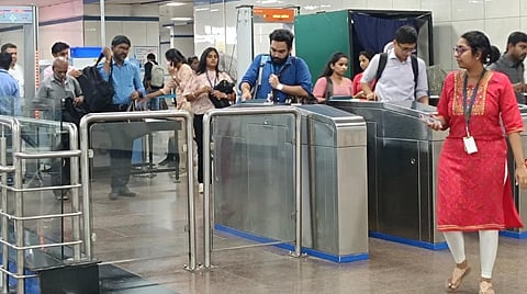 ஏஜி டிஎம்எஸ் உட்பட 3 மெட்ரோ நிலைய நுழைவு வாயிலில் தானியங்கி டிக்கெட் பரிசோதிக்கும் இயந்திரத்தை மாற்ற முடிவு