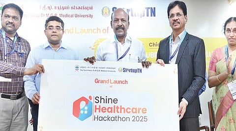 சென்னை கிண்டியில் உள்ள தமிழ்நாடு டாக்டர் எம்ஜிஆர் மருத்துவப் பல்கலைக்கழகத்தில் சுகாதார பிரச்சினைகளை தீர்க்கவும், புத்தொழில் நிறுவனங்கள் மற்றும் நிபுணர்கள் ஒன்று கூடும் சூழலை உருவாக்கவும் “ஷைன் ஹெல்த்கேர் ஹேக்கத்தான்”– 2025 என்ற இணையதளத்தை சுகாதாரத்துறை அமைச்சர் மா.சுப்பிரமணியன் தொடங்கி வைத்தார். பல்கலைக்கழகத்தின் துணைவேந்தர் மருத்துவர் கி.நாராயணசாமி, பதிவாளர் க.சிவசங்கீதா, தமிழ்நாடு புத்தொழில் (ம) புத்தாக்க இயக்கம் துணை தலைவர் சிவகுமார் பழனிசாமி ஆகியோர் உடன் உள்ளனர்.