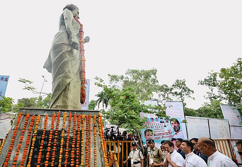 “ராகுல் காலணியை கழற்றாமல் இந்திரா காந்திக்கு அஞ்சலி செலுத்தியது பிடிக்கவில்லை” - ம.பி முதல்வர்