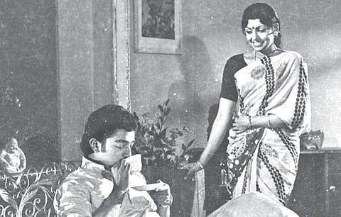 ஒரு ஊதாப்பூ கண்சிமிட்டுகிறது: தலைப்பு மட்டுமல்ல.. கதையும் வித்தியாசமானதுதான்!