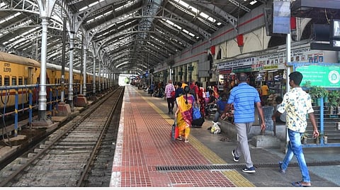 மறுசீரமைப்பு பணிக்காக எழும்பூர் ரயில் நிலையத்தில் 1, 2-வது நடைமேடைகள் மூடல்