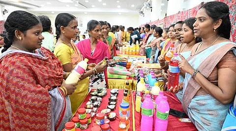 சிறப்பு சுய உதவி குழுக்களுக்கு ரூ.3 கோடி வாழ்வாதார நிதி