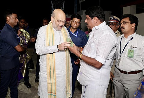 மதுரையில் அமித்ஷாவுக்கு உற்சாக வரவேற்பு: இன்று பாஜக நிர்வாகிகளுடன் ஆலோசனை