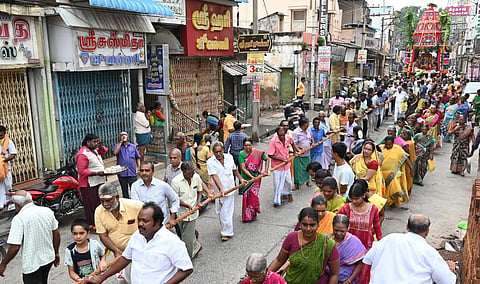 விழுப்புரம் ஸ்ரீ வைகுண்டவாசப் பெருமாள் கோயிலில் பிரம்மோற்சவ தேரோட்டம் கோலாகலம்