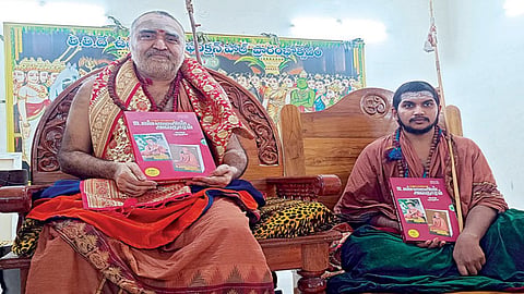 காஞ்சி மகாஸ்வாமியின் உபதேச மொழிகளை மக்களிடம் சேர்ப்பதில் ‘தி இந்து’ குழுமத்தின் பங்கு அளப்பரியது: நூல் வெளியீட்டு விழாவில் ஸ்ரீ விஜயேந்திர சரஸ்வதி சுவாமிகள் பாராட்டு