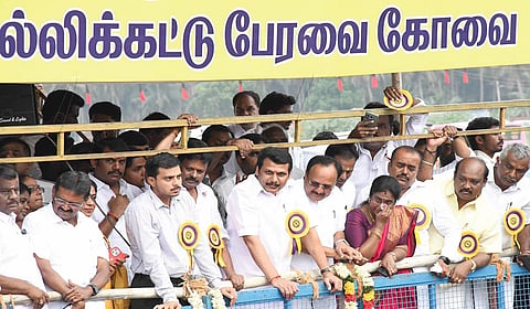 ஜல்லிக்கட்டுப் போட்டிக்காக ஜரூர் வசூலா? - தளபதி முருகேசனுக்கு எதிராக தடதடக்கும் சர்ச்சை!