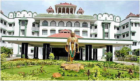 முருக பக்தர்கள் மாநாட்டில் மாதிரி அறுபடை வீடுகள்: அனைத்து சாதி அர்ச்சகர்கள் சங்கம் வழக்கு