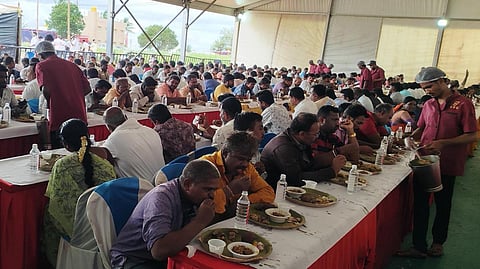 8 டன் இறைச்சி, 50,000 பேருக்கு உணவு - ஓசூர் அருகே கோயில் திருவிழாவில் விருந்து!