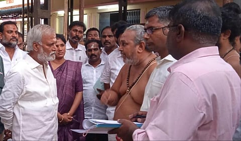 மதுரை திருப்பரங்குன்றம் சுப்பிரமணிய சுவாமி கோயிலில்  அமைச்சர் சேகர்பாபு ஆய்வு செய்தார்