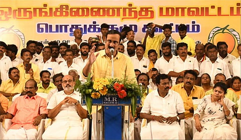 சேலத்தில் நடந்த பாமக மாவட்ட பொதுக்குழு கூட்டத்தில் பாமக தலைவர் அன்புமணி ராமதாஸ் பேசினார் | படம்: எஸ்.குரு பிரசாத்