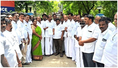 அமைச்சர் டி.ஆர்.பி. ராஜா மீது நடவடிக்கை கோரி விருதுநகர் எஸ்.பி.யிடம் அதிமுகவினர் புகார்